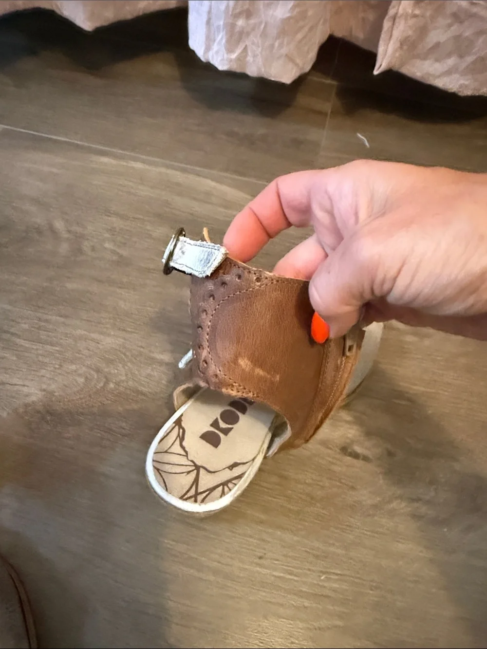 Girls Metallic Silver Flower Strap Sandals - KODE